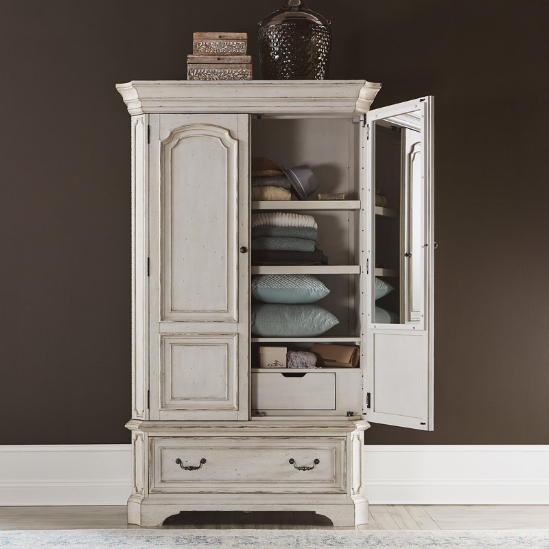 Julieanne Armoire