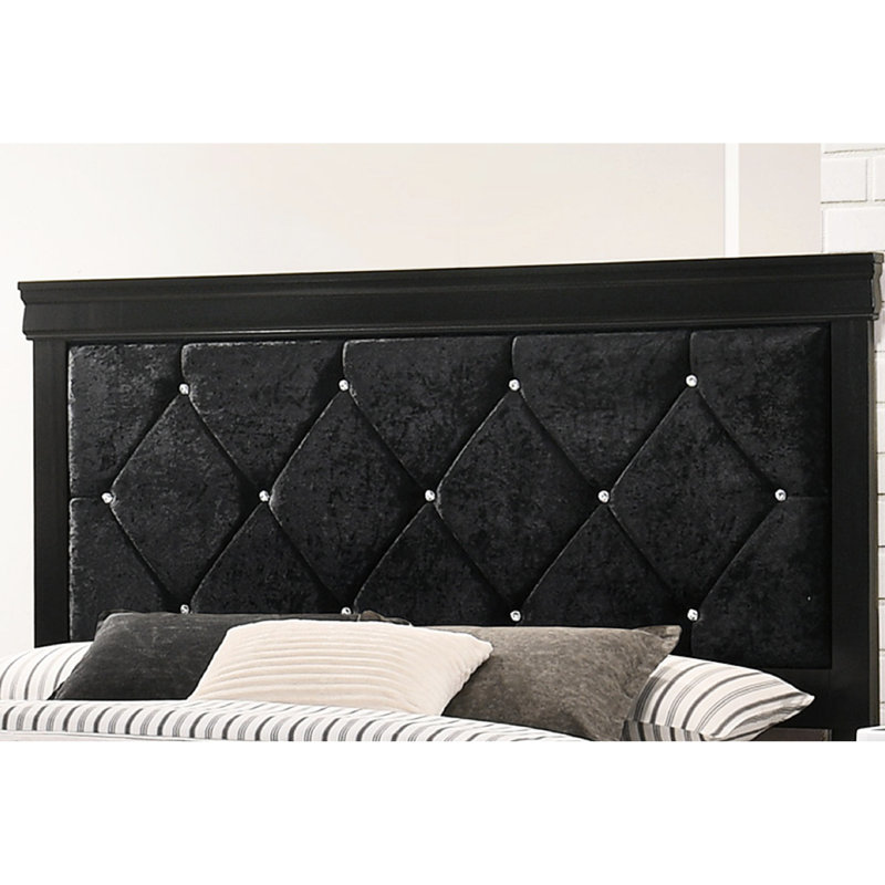 Lit chic avec tête de lit tapissier en tissu noir et finition de chambre moderne