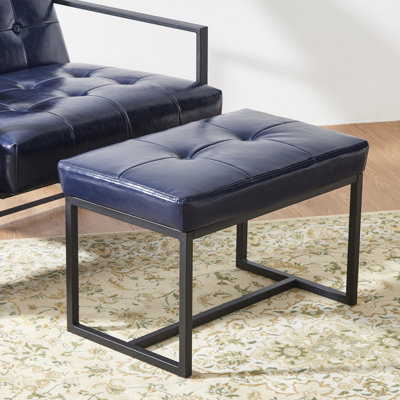 Fauteuil et repose-pieds en cuir Buren