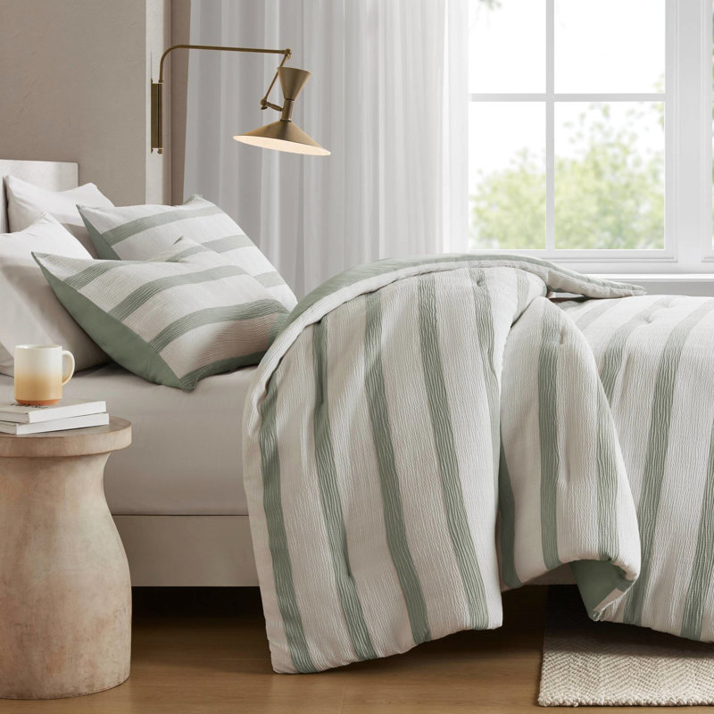 3 édredons avec rayures matelassées, rembourrage léger et microfibre. Idéale pour les chambres à coucher contemporaines en microfibre de coton Parfait pour une utilisation toute l'année