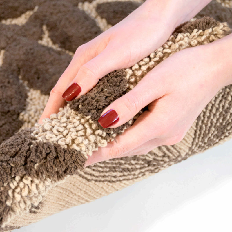 Elar Cotton Blend Non-Slip Bath Rug, Linen / Chocolate