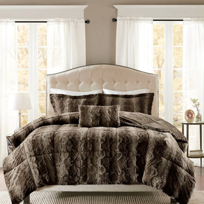 Literie en fausse fourrure brun foncé pour lit double / grand lit - avec 2 taies décoratives et un magnifique édredon décoratif dans un accessoire décoratif délicat