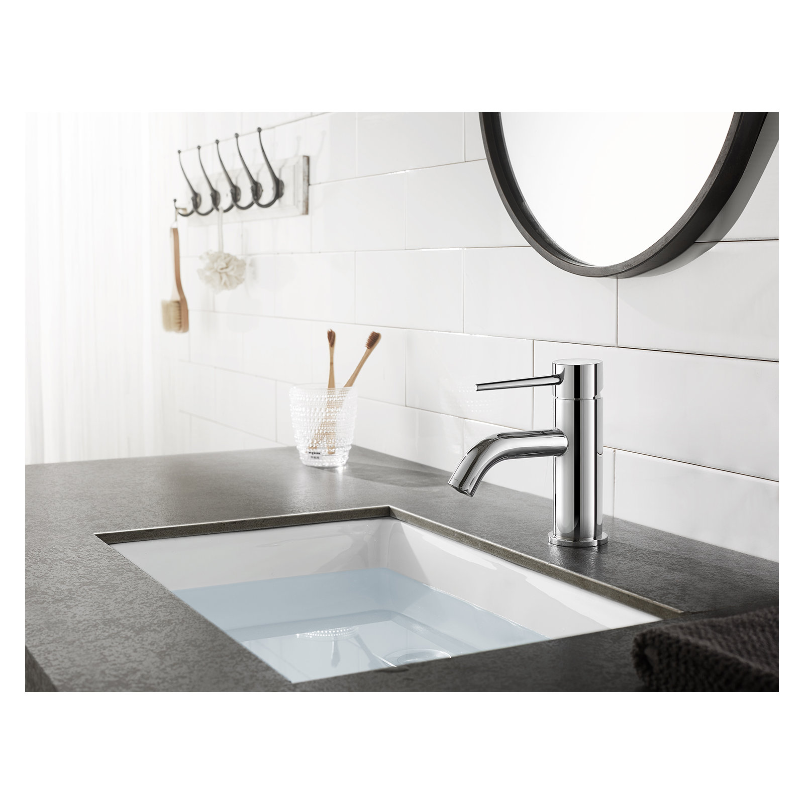 Kingston Brass New York Single-Handle 1-Hole Deck Mount Bathroom Faucet with Push Pop-Up, Polished Chrome