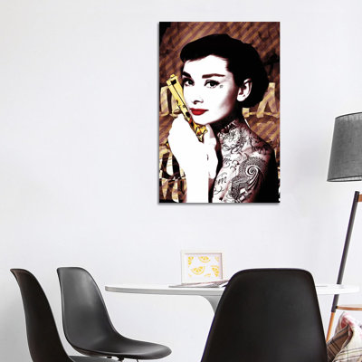 "Audrey Hepburn Tatoe Gun" par radio Days, reproduction d’art
