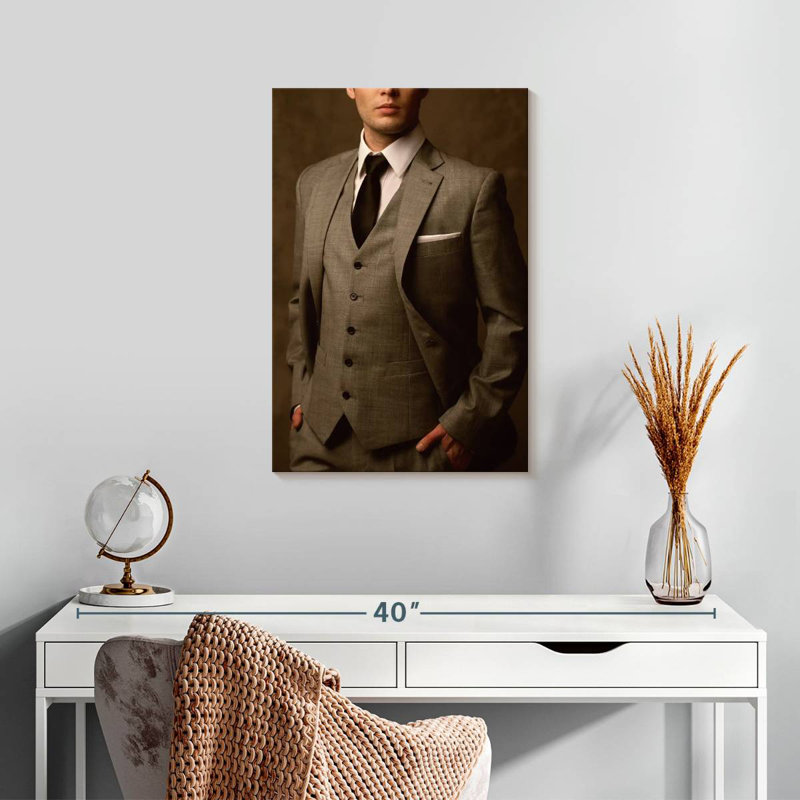 Homme en costume formel, H 24 po x l 16 po