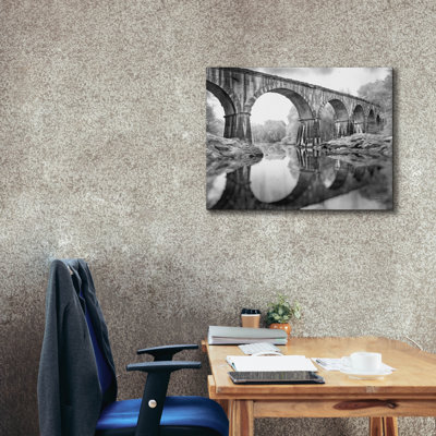 Toile épique «Aqueduct V» par Nathan Larson, graffiti épique, 34 po x 26 po