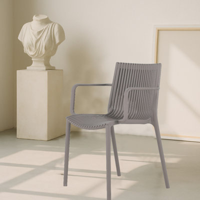 4 pièces, fauteuils en plastique toutes saisons, gris chaud, dossier ergonomique à lattes, en polypropylène, capacité de 300 lb et plus, patins antidérapants, empilables, assemblage, jardin, chaises de piscine empilables grises 4 pièces avec