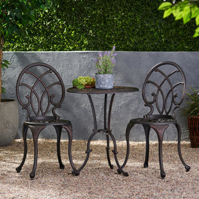 Ensemble bistro 3 pièces de couleur cuivre - structure en aluminium idéale pour les repas en plein air intimes 2 chaises et une table avec un parasol moulé et une finition en aluminium 24 po x 24 po x 28,5 po, trou inclus