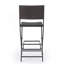 Chaise pliante d'extérieur en osier et tabourets de bar en rotin