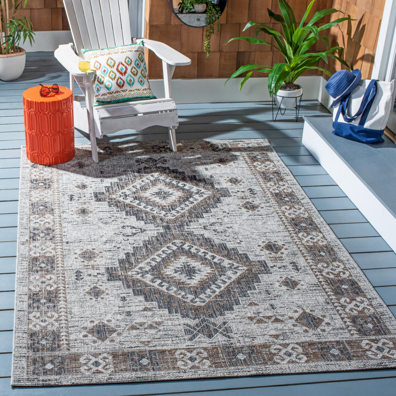 Ginsberg Performance Oriental Indoor/Outdoor Area Rug, Rectangle 4' x 5'7"