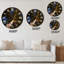 Vue en contre-plongée des arbres avec une allée - Horloge murale traditionnelle-99177444