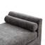 Banc rembourré à l'extrémité du lit-122663270
