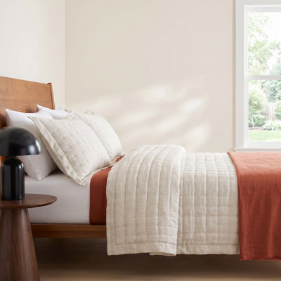 Brussels Linen Quilt Set