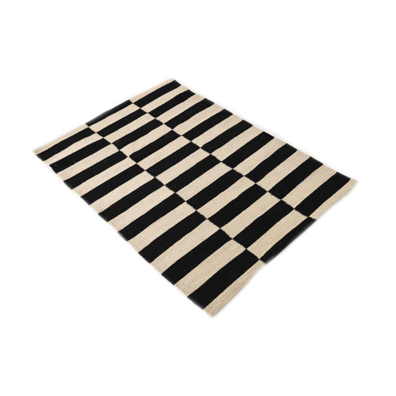 Tapis noir et blanc 3x4