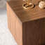 Ensemble de 2 tables basses en bois aggloméré modernes pour petits espaces de chambre à coucher au design robuste nécessitant peu d'entretien-129385195-129385196