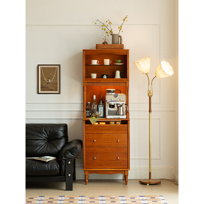 Armoire à buis de style médiéval
