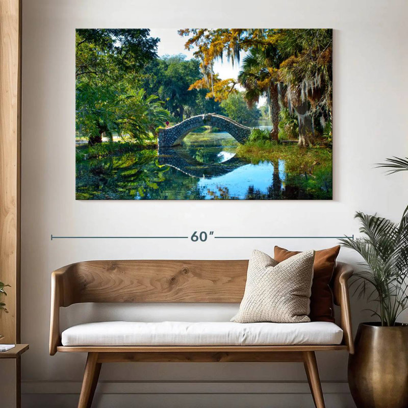 Lilie Bridge Over Pond, H 34 po x l 51 po