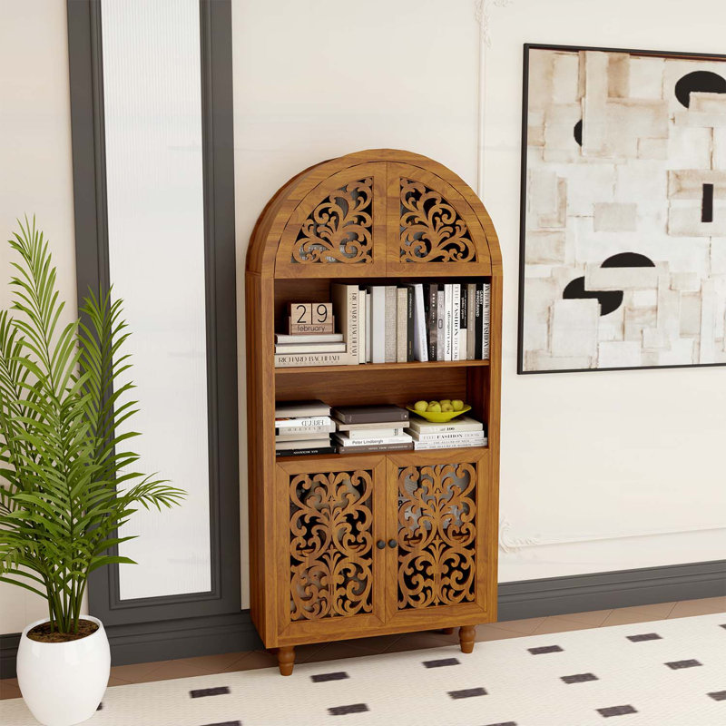 Armoire rétro en bois sculpté arqué
