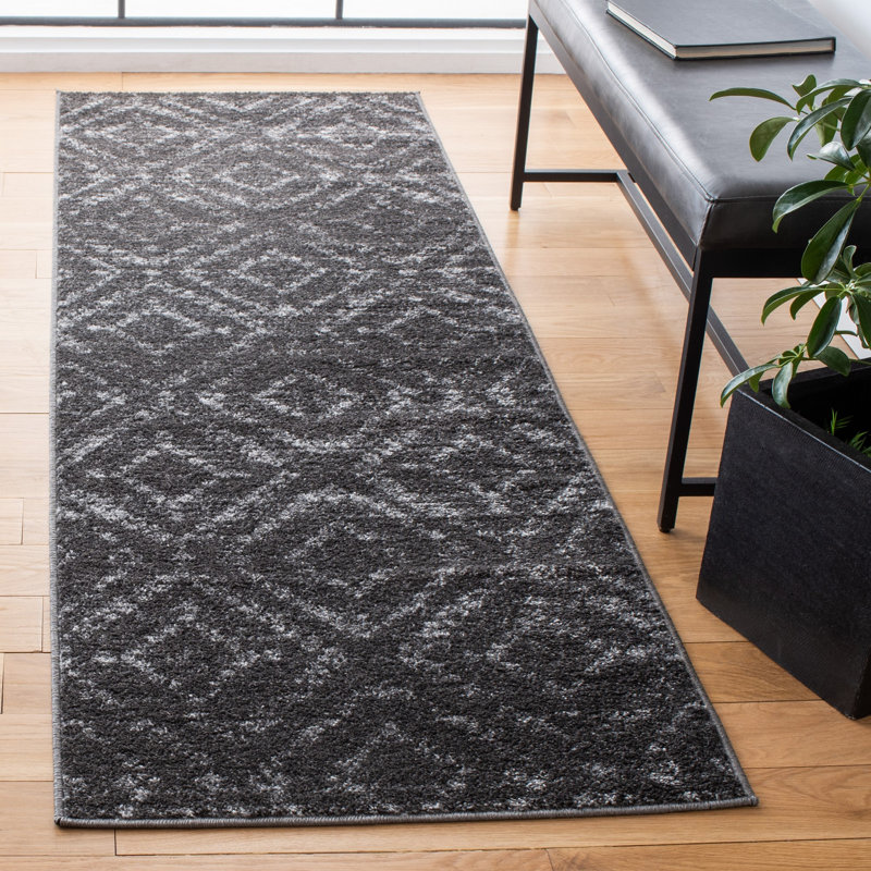 Sabio Geometric Dark Gray/Gray Area Rug, Runner 2'6" x 6'
