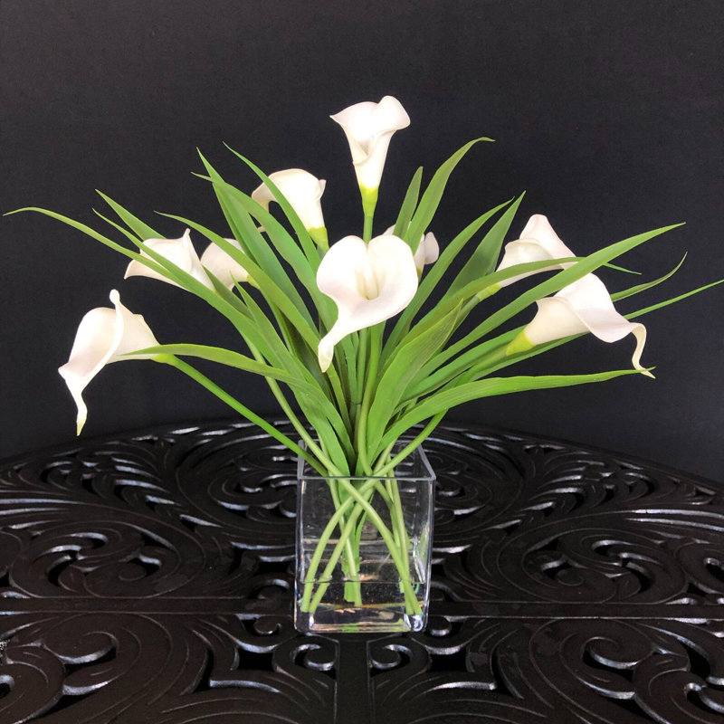 Lilies Flower Arrangement in Vase, White