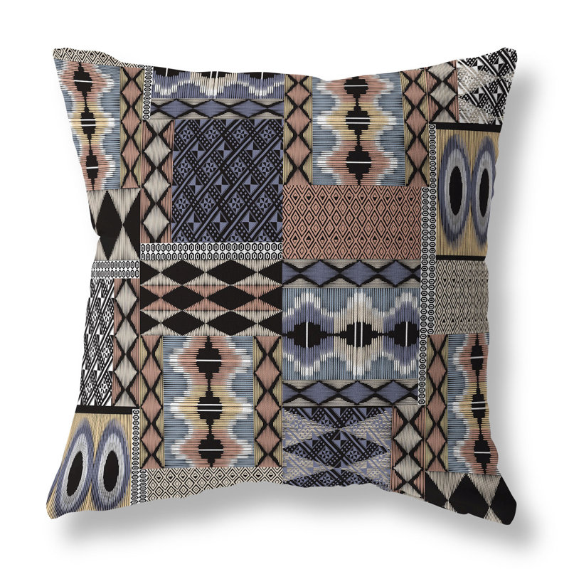 Coussin décoratif intérieur / extérieur Patched Perfection Patchwork, H 18 po x l 18 po, Beige / gris / patchwork cinéré