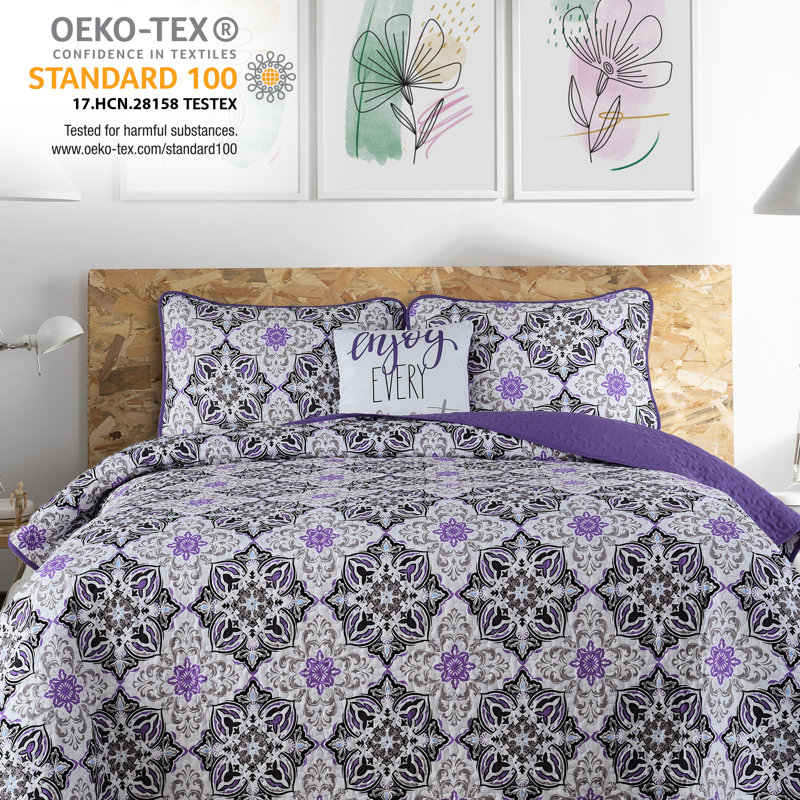 Gryson Polyester Paisley Quilt, Queen Quilt + 2 Shams + 1 Throw Pillow, Purple Vidara