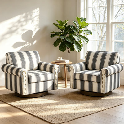 Fauteuil pivotant rembourré avec accoudoirs roulés et garniture cloutée