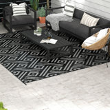 Tapis noir en polypropylène tissé à la machine Karanicas
