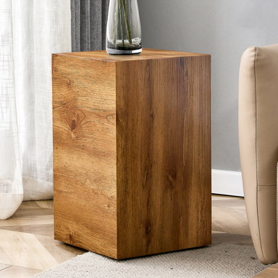 Cette élégante table basse de 11,8 po x 11,8 po x 19,6 po ajoute de l'élégance à la table de décoration intérieure avec une couleur chaleureuse de bois de 11,8 po x 11,8 po x 19,6 po.