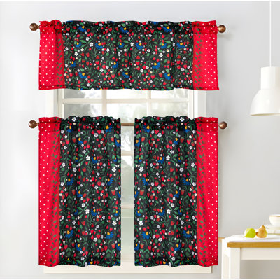 Strawberry Fields Cucina Kitchen Curtain Set
