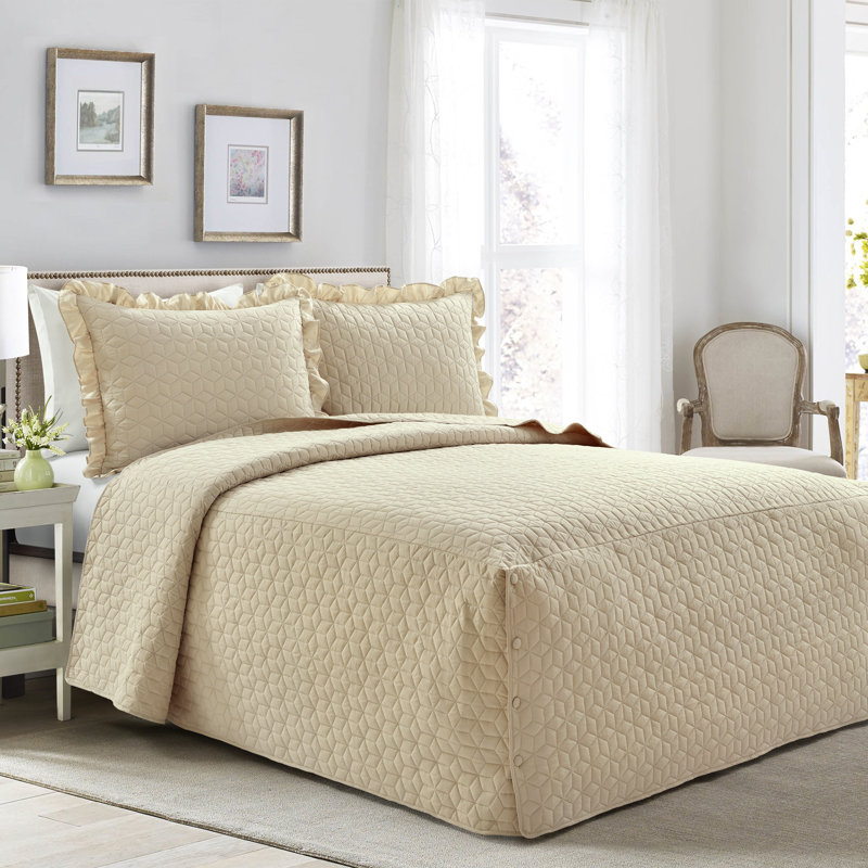 Lush Decor French Country Geo Bedspread Set, Queen Bedspread + 2 Standard Shams, White