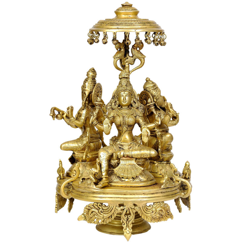 La grande Trinité de Ganesha, Lakshmi et Saraswati assis sur un Chowki en mouvement avec parasol