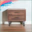 Table basse à finition noyer avec 2 tiroirs Pieds en métal chromé - Rangement peu encombrant pour le salon