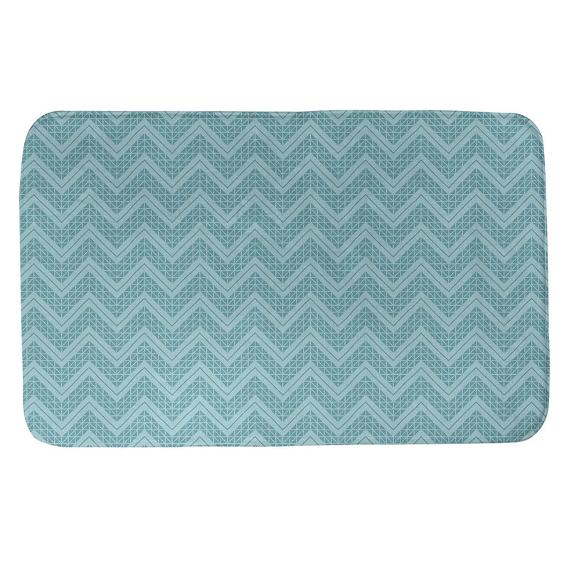 Tapis pour salle de bain à motif à chevrons à la main Stephenie, l 21 po x L 34 po, Sarcelle / turquoise clair
