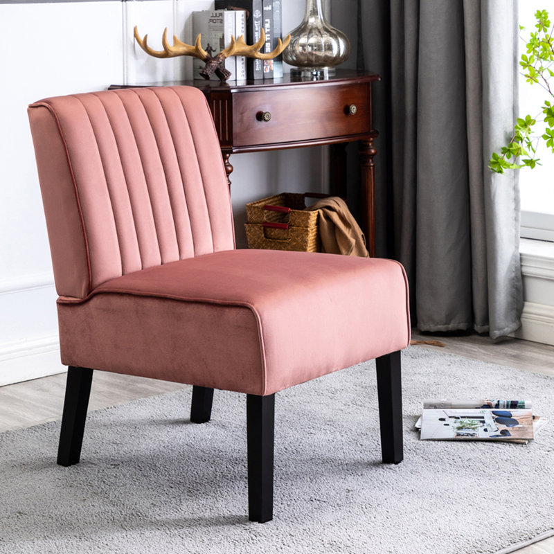 Ensemble de 2 chaises de style moderne du milieu du siècle, combinant du velours rose et du bois massif, avec des pieds robustes pour la décoration intérieure.