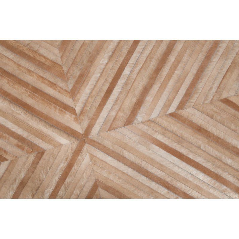 La Quinta Cowhide Geometric Area Rug in Caramel, Round 6'6"
