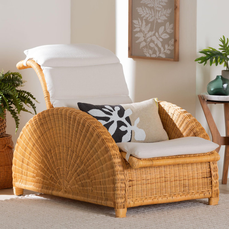 Chaise longue bali & pari en rotin naturel avec coussin - Fauteuil d'appoint en osier tressé à la main, dossier et accoudoirs arrondis, idéal pour le salon ou la véranda.