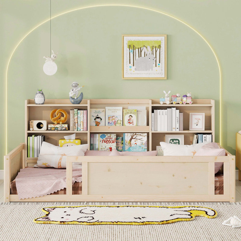 Lit simple pour enfant en bois avec barrière de sécurité et tablettes de rangement latérales, cadre de lit plateforme peu encombrant, naturel