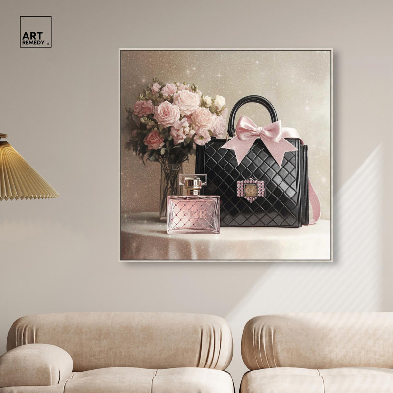 Toile délicate avec sac à main et parfum par Art Remedy, H 13 po x l 13 po, Cadre flottant, Silver