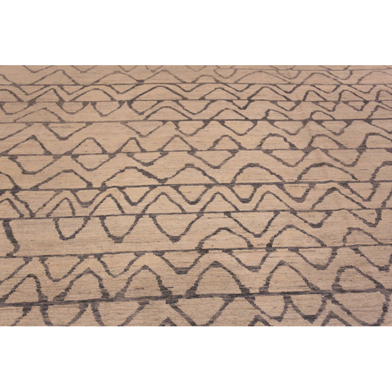 Nazmiyal Collection Oversized Modern Chevron Rug