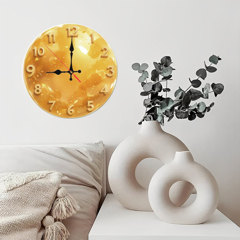Horloge dorée avec paillettes