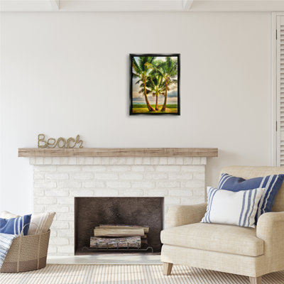 "Three Palm Trees on Beach", art mural par Dennis Frates