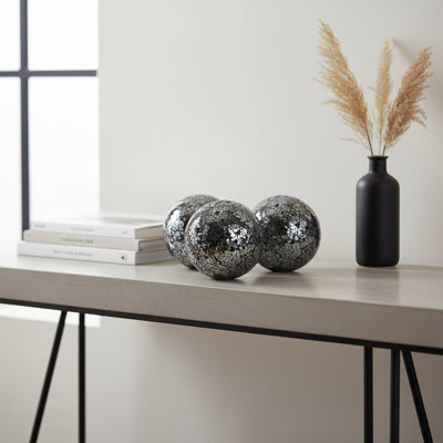 Figurines & Sculptures