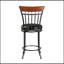 Chaise pivotante à hauteur de comptoir avec structure en métal noir et revêtement en similicuir pour une salle à manger moderne