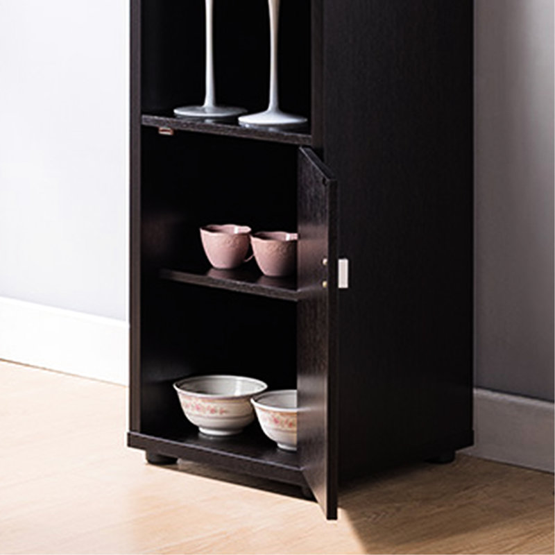 Bar avec compartiment à bouteilles de vin et tablettes ouvertes, style rouge et rangement en verre