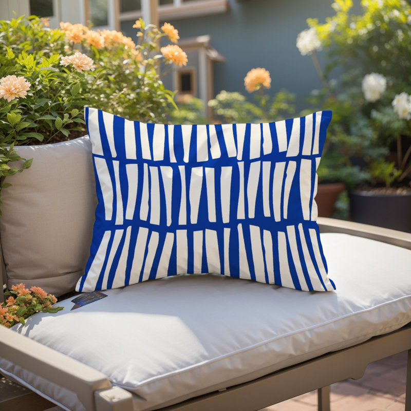 Coussin Clayton, H 14 po x l 20 po, Bleu marine / Blanc cassé