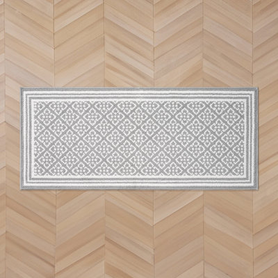 Isla Machine Woven Synthetic Geometric Area Rug In Gray/White