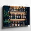 Toile, une tablette de bar peu éclairée met en valeur une collection d'art méticuleusement disposée de bouteilles d'alcool sur trois niveaux-914212954