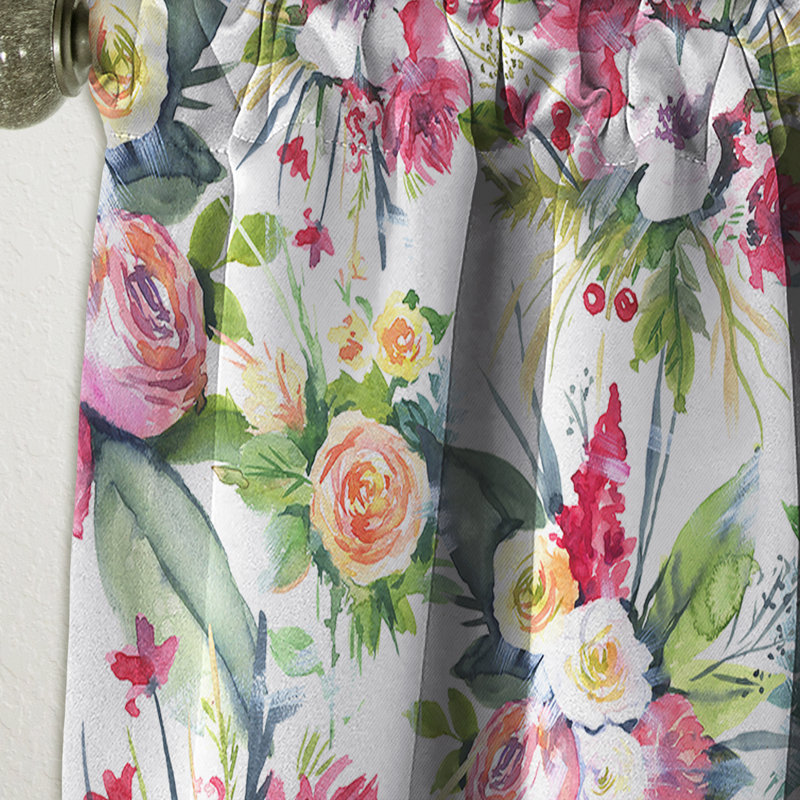 Rideau simple occultant à motif floral rouge et blanc Summertime, L 52 po x L 63 po