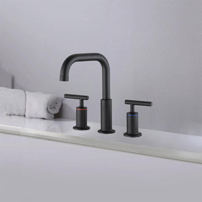 Widespread Bathroom Faucet with Drain Assembly